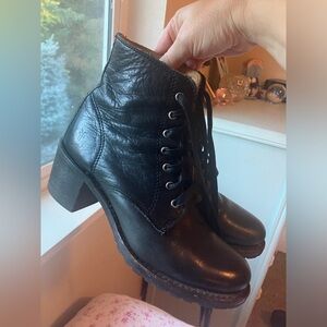 Frye Sabrina 6G lace up 😎